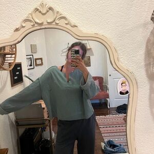 URBAN OUTFITTERS Stylish Green Long-Sleeve Top